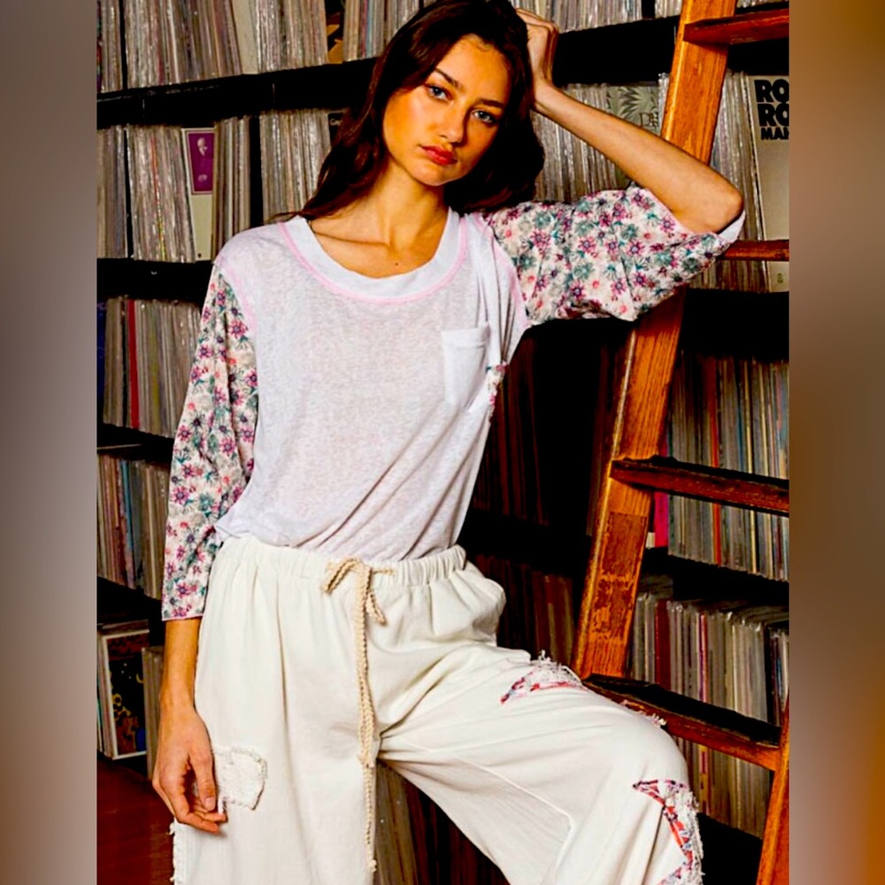 POL 3/4 LENGTH SLEEVE FLORAL TOP!